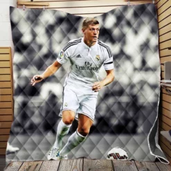 Determined Madrid Footballer Toni Kroos Quilt Blanket
