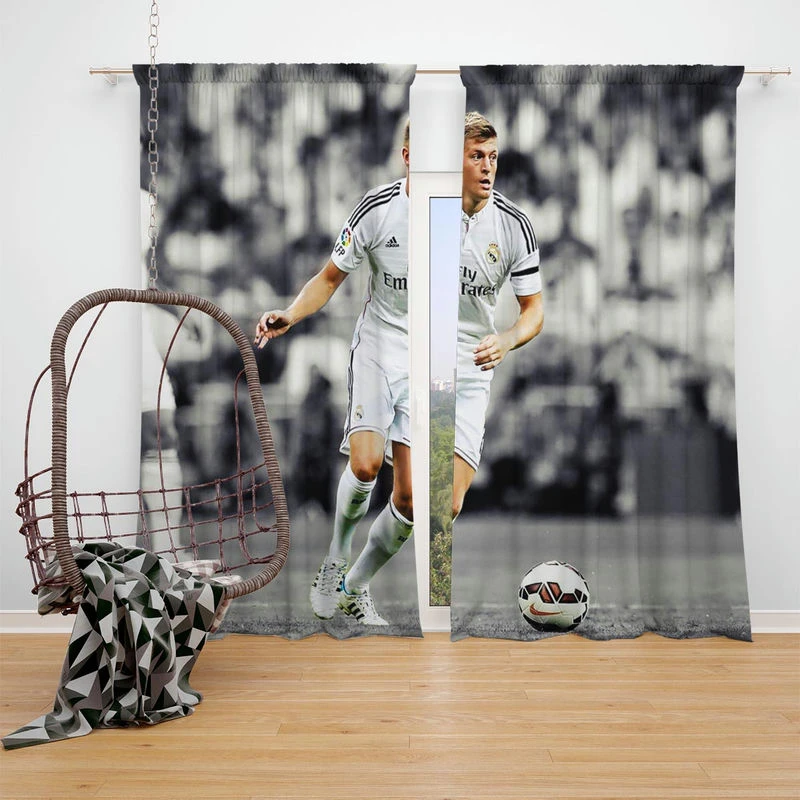 Determined Madrid Footballer Toni Kroos Window Curtain