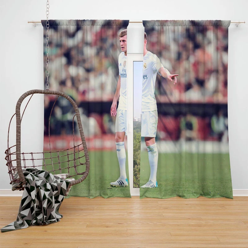 Toni Kroos Focused Madrid Football Player Window Curtain