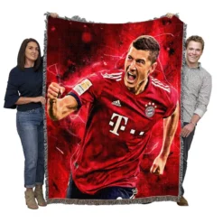 Robert Lewandowski Focused Football Player Woven Blanket